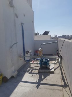 התקנת משאבת כיבוי אש על גג